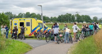 Jongen (15) slaat met fiets over de kop in Alblasserdam en raakt gewond