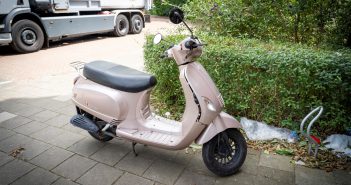 Jongens van 12 en 15 midden in nacht opgepakt voor poging diefstal scooter in Alblasserdam