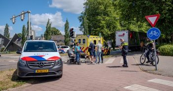 Scootmobiel geraakt door passerende auto in Gorinchem