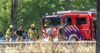 Bermbranden langs A15 bij Alblasserdam en Papendrecht geblust in verzengende hitte