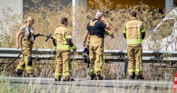Brandweer voor 6e keer op pad voor bermbranden langs A15 tussen Alblasserdam en Papendrecht