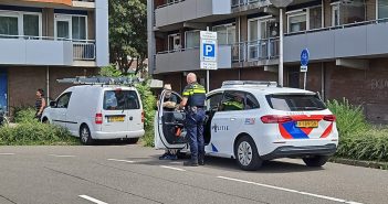 Bestelbus in de bosjes in Zwijndrecht