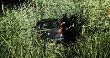 Automobilist belandt in de Waal bij Heerjansdam