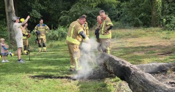 Weer brand in Lammetjeswiel Alblasserdam; brandweer vaart met trekpont over