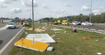 A15 bij Hendrik-Ido-Ambacht dicht na ongeval