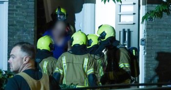 Brandweer haalt man uit woning bij brand in Dordrecht