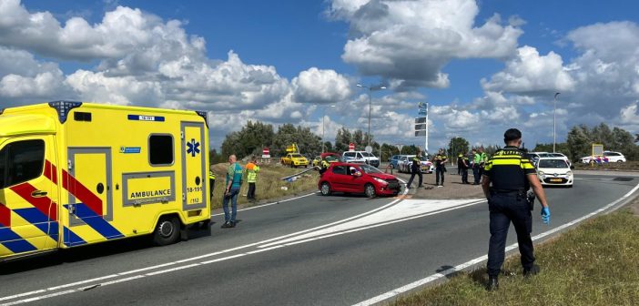 Auto crasht tegen lantaarnpaal na achtervolging in Gorinchem