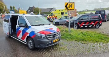 Bedrijfswagen botst tegen personenauto op Peilmolenweg in Oud-Alblas