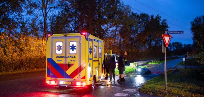Twee gewonden bij ongeval met scooter en voetganger in Giessenburg