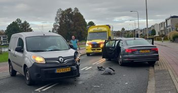 Aanrijding tussen auto en busje op Officiersvliet in Zwijndrecht
