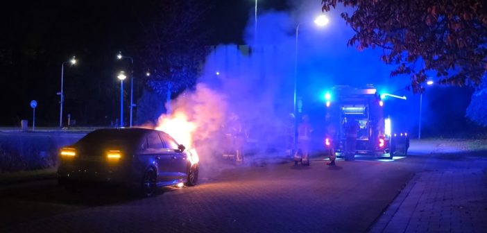 Autobrand aan Schobbelandstraat in Zwijndrecht snel geblust