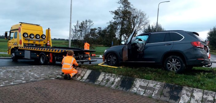 Opnieuw ongeval op rotonde N216 in Groot-Ammers; kapotte straatverlichting zorgt voor gevaarlijke situatie