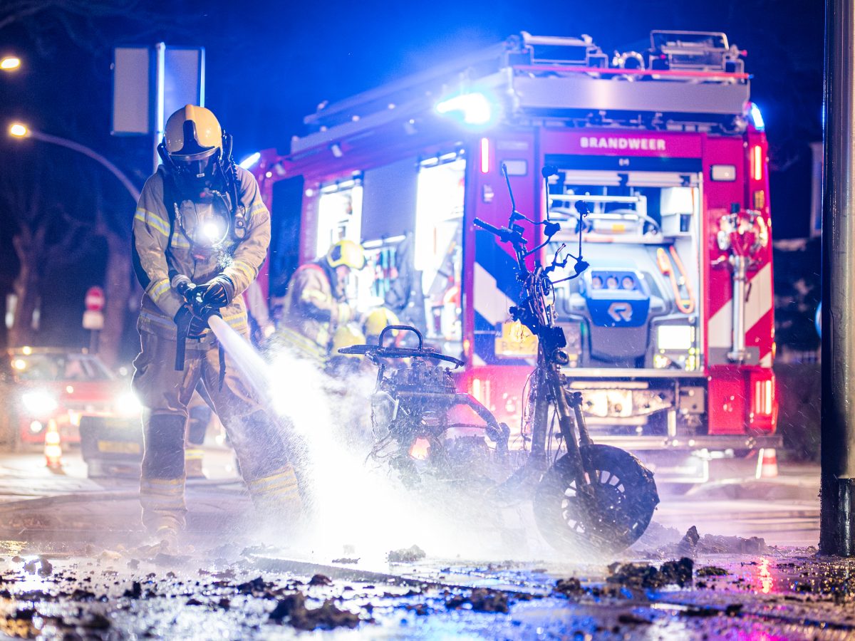 Bezorgscooter vat vlam in Sliedrecht