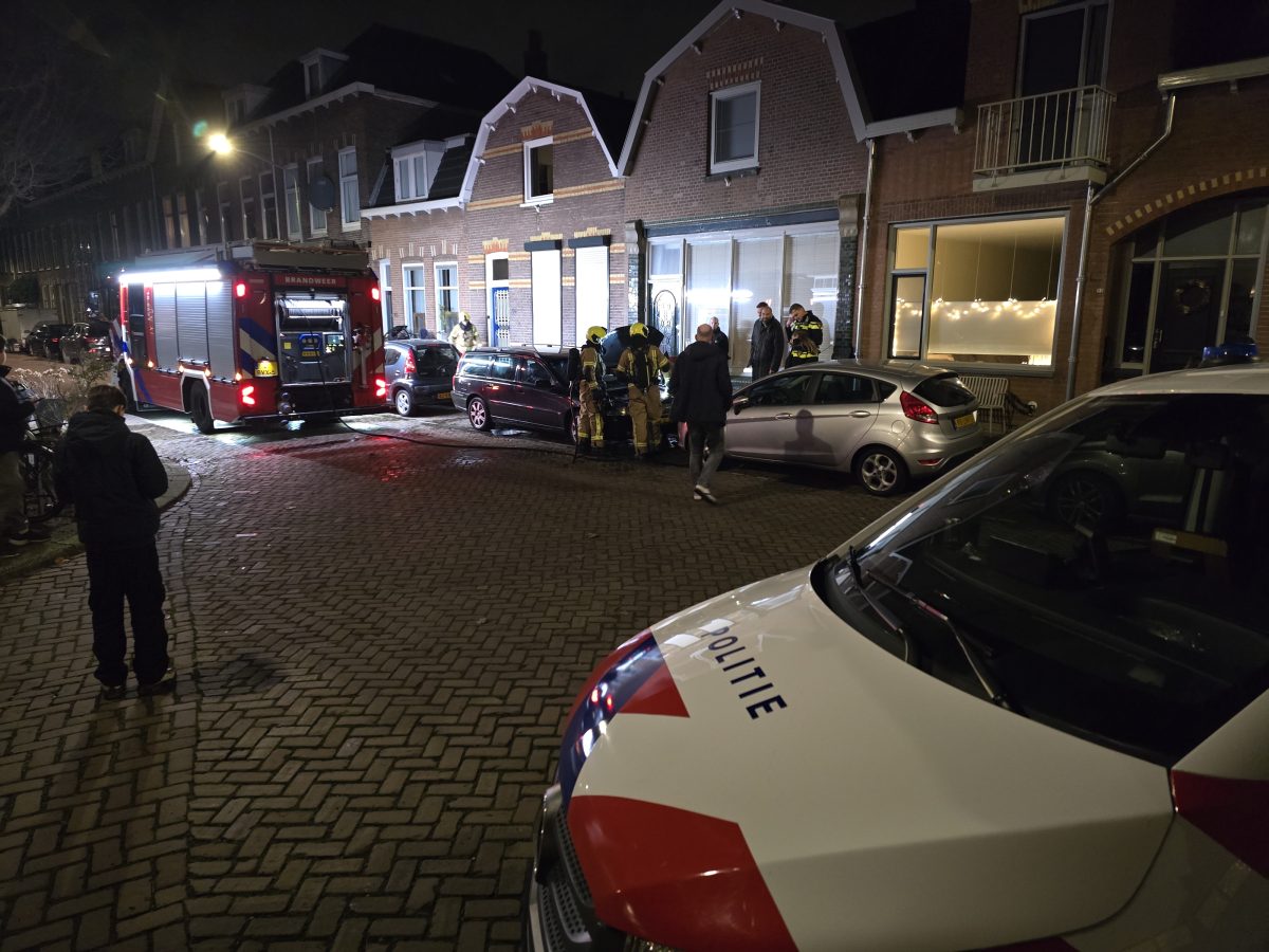 Autobrand in Dordrecht snel geblust