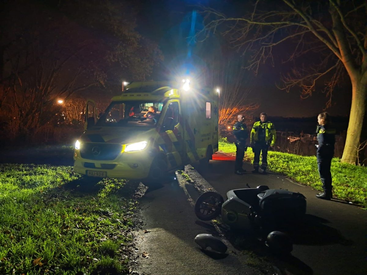 Traumahelikopter naar Dordrecht voor gevallen scooterrijder