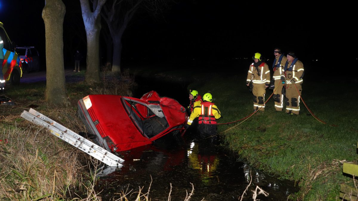 18-jarige jongen overleden na botsing tegen boom Bleskensgraaf