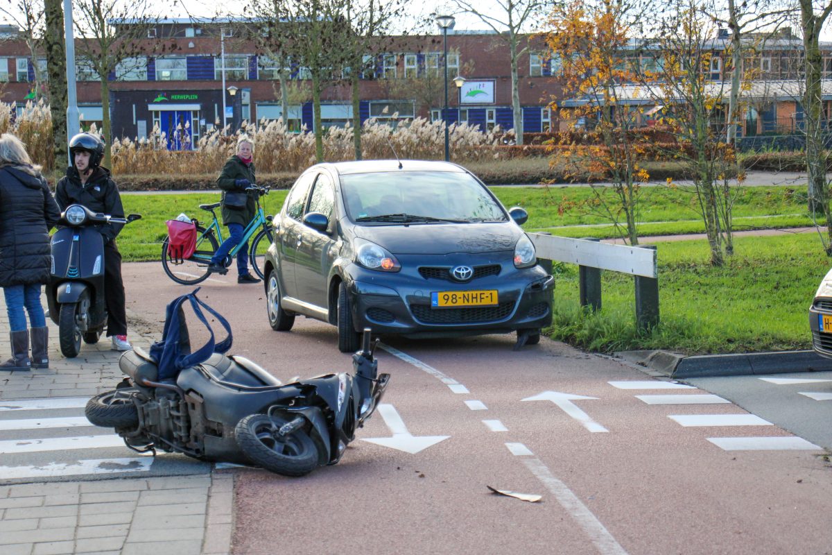 Scooterrijder aangereden op rotonde in Gorinchem