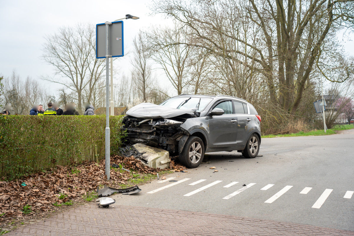 Veel schade bij ongeval met twee auto’s in Gorinchem