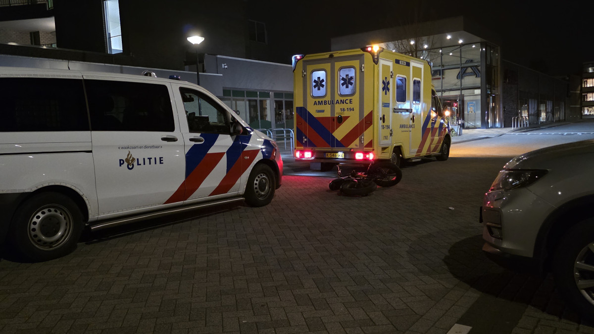 24-jarige man slaat ambulancemedewerker na ongeval in Zwijndrecht