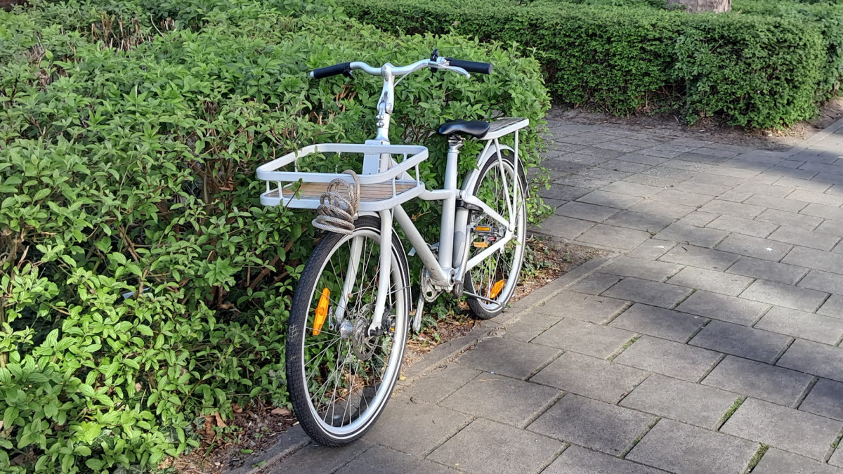 Fietser aangereden door busje op Thorbeckeweg in Dordrecht