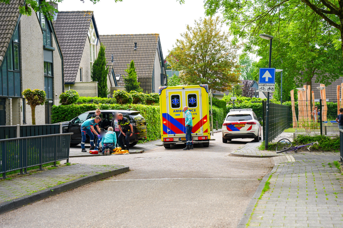 Fietsster naar ziekenhuis na aanrijding met auto in Gorinchem