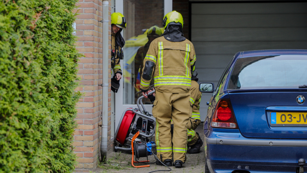 Stank in woning door drooggekookte pan in Papendrecht; bewoner nagekeken