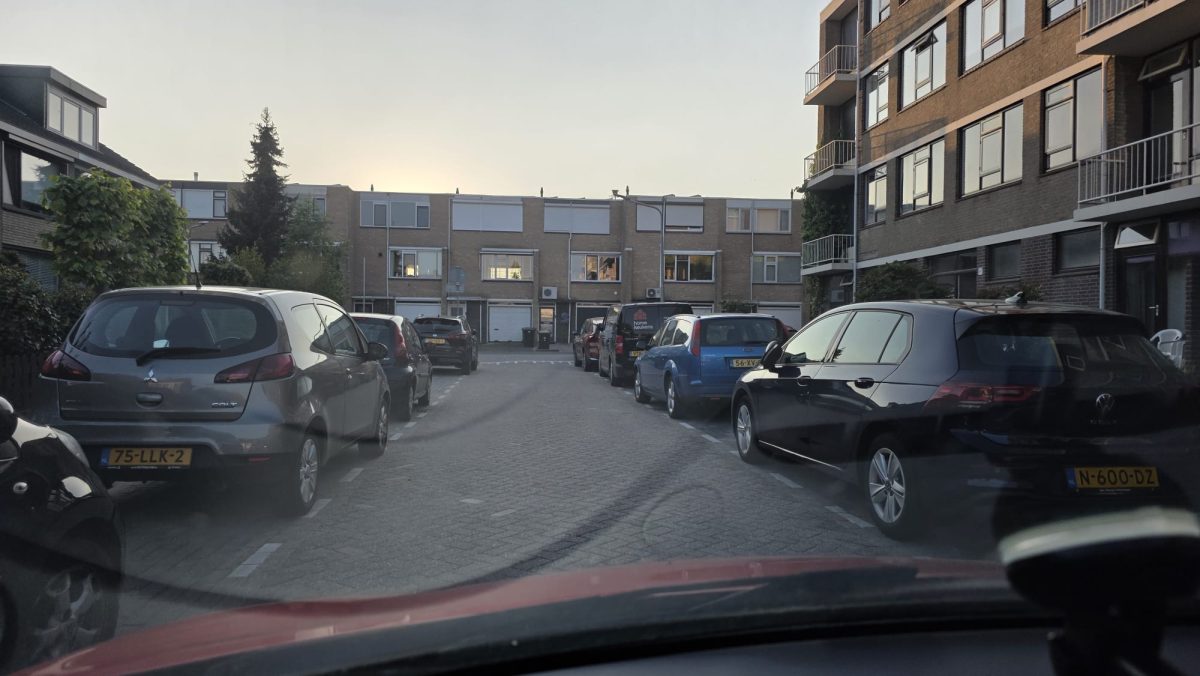 Politie houdt man aan in Groen van Prinstererstraat in Alblasserdam
