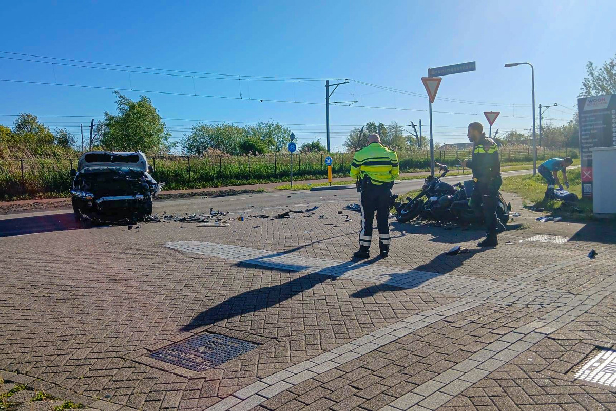 Motorrijder raakt ernstig gewond bij ongeval met busje in Sliedrecht