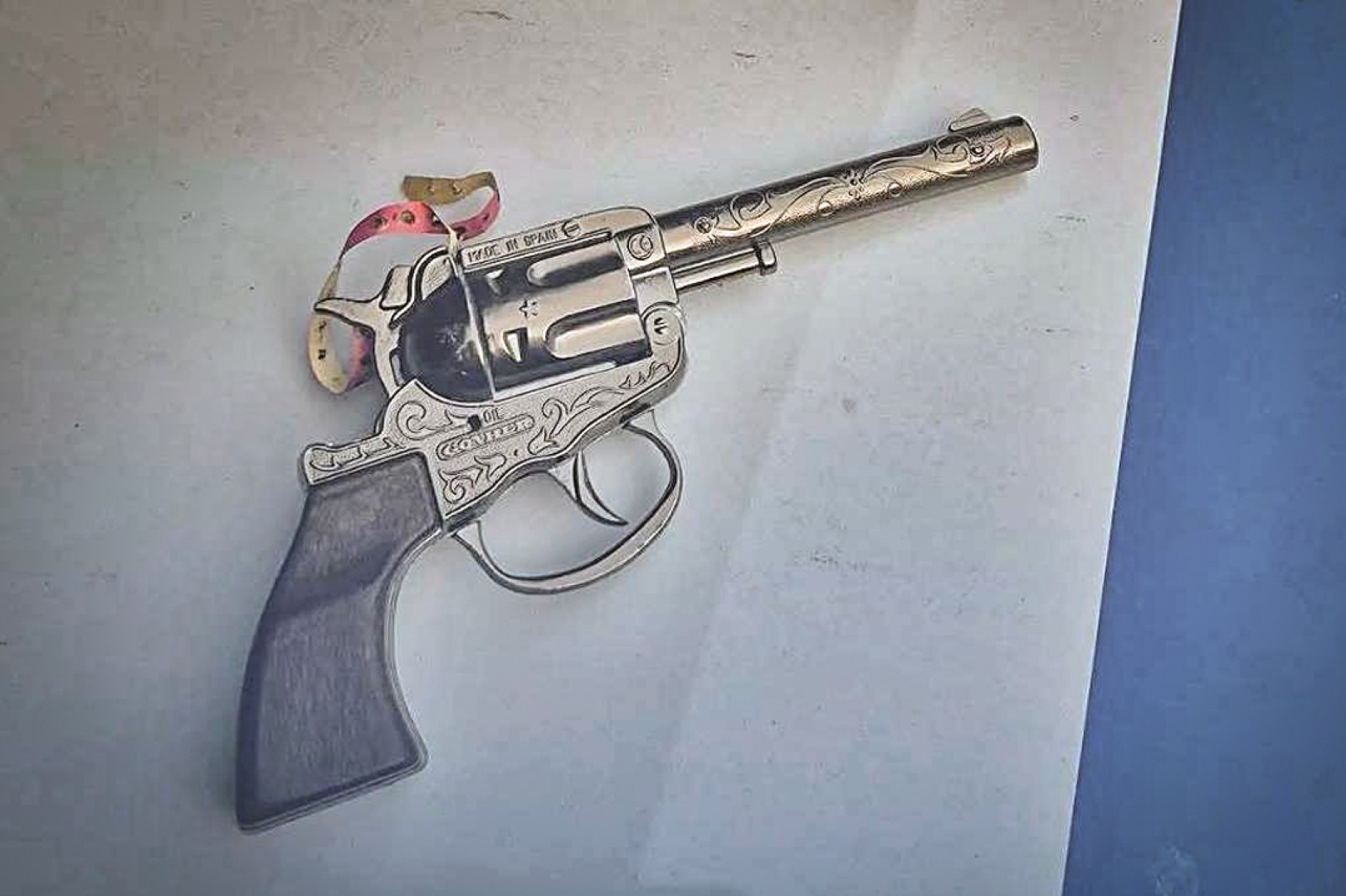 Meerdere politie-eenheden ingezet na melding over vuurwapen in Alblasserdam; blijkt klappertjespisto
