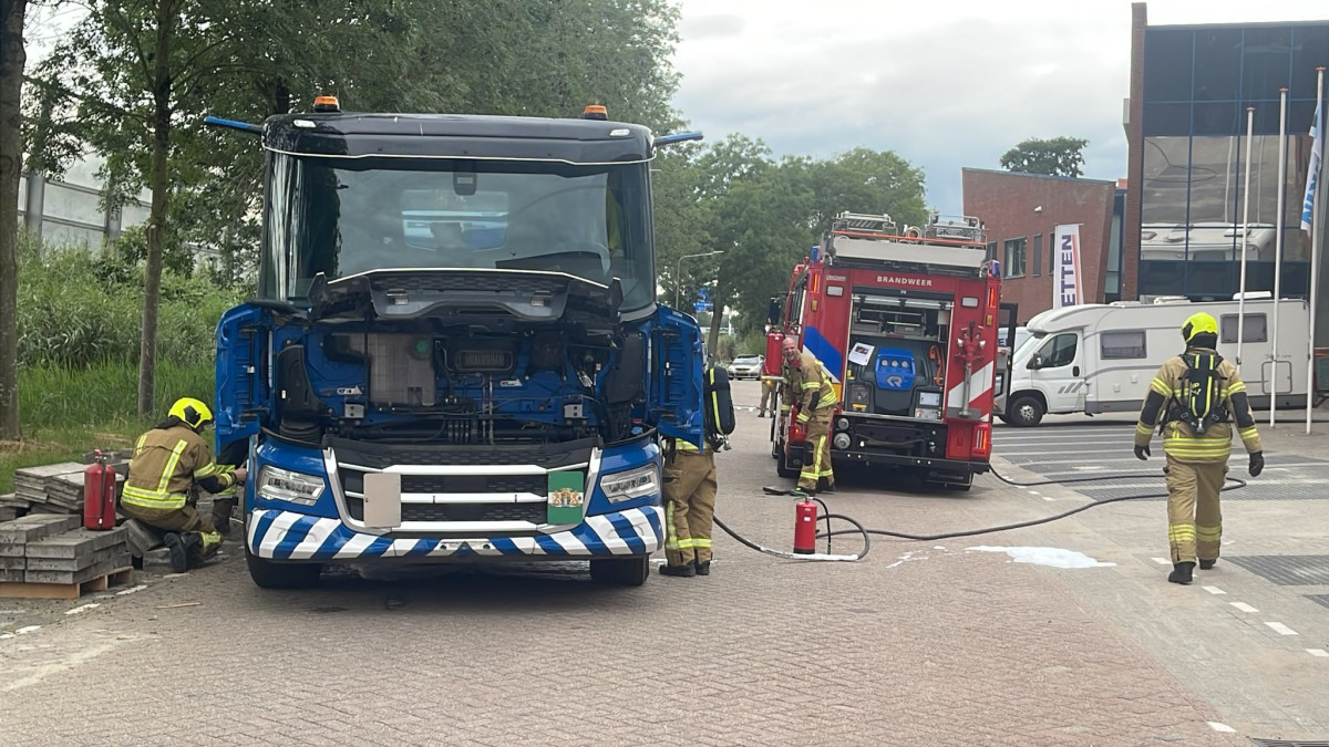 Brandweer ingezet voor brand bij vrachtwagen in Sliedrecht