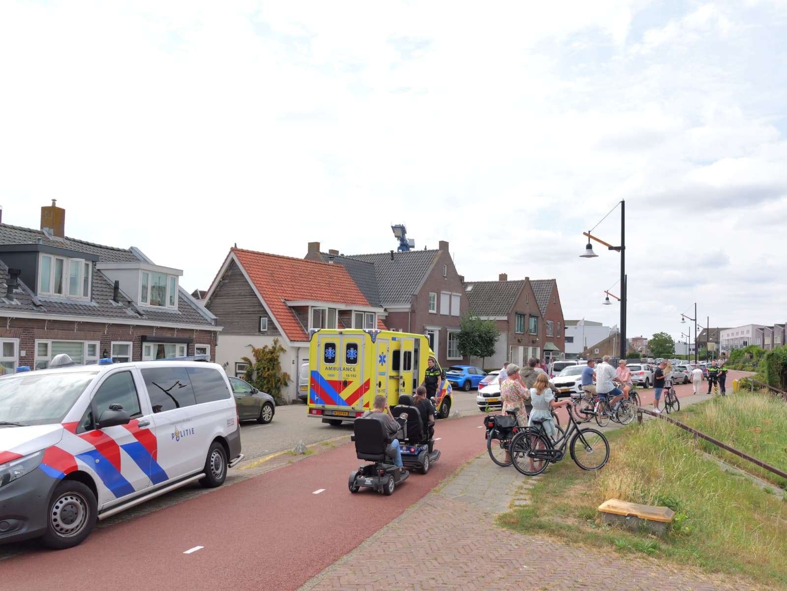 Traumahelikopter landt in Sliedrecht voor kind