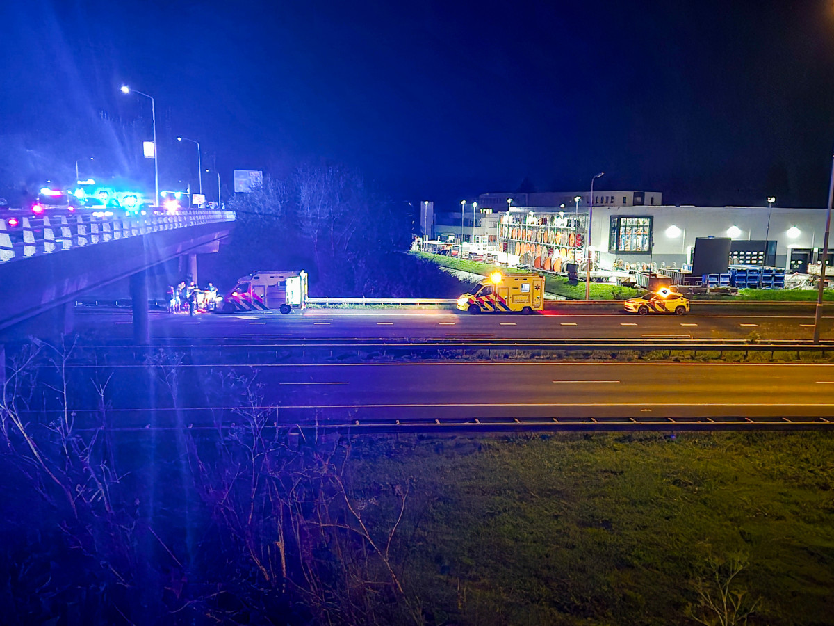 Persoon gewond na val van viaduct in Gorinchem